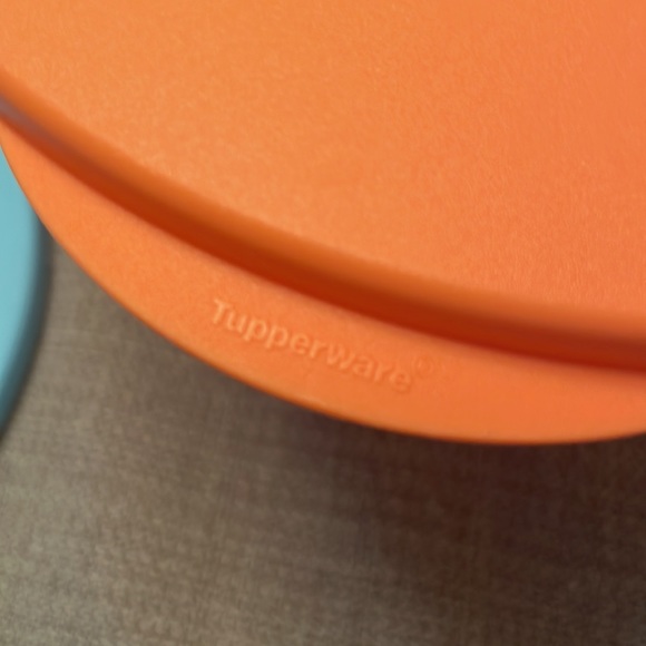 Tupperware Impressions Lot of 4 Replacement Lids 7” Round in Perfect Condition - Picture 4 of 5